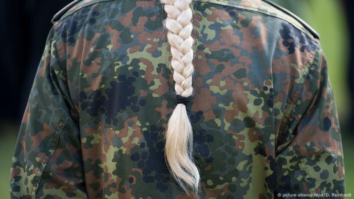 German Court Rules Goth Soldier Must Get A Hair Cut News Dw 31 01 2019