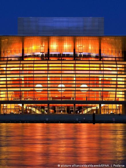 Vienna State Opera shows its first female-written opera – DW – 12/09/2019