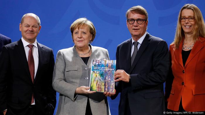 Deutschland Angela Merkel Bericht Kohlekommission (Getty Images/AFP/O. Andersen)