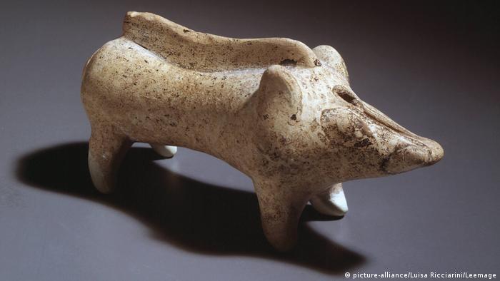 An Etruscan pottery pig (picture-alliance/Luisa Ricciarini/Leemage)
