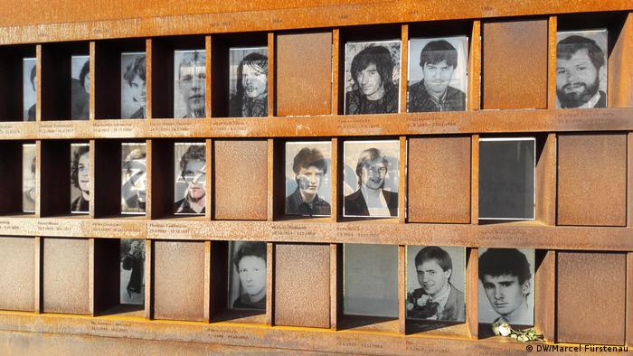 Prozor sjećanja s portretima žrtava Berlinskog zida
