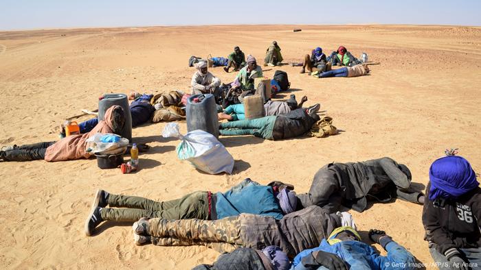 مجموعة من المهاجرين من نيجيريا والنيجر 