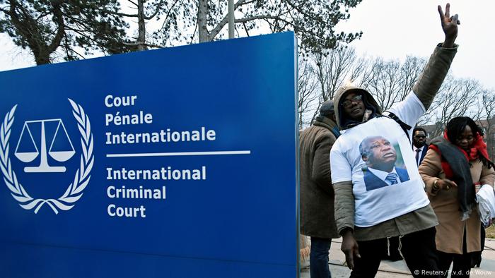 Supporters of former Ivorian President Laurent Gbagbo cheering. (Reuters/P.v.d. de Wouw)