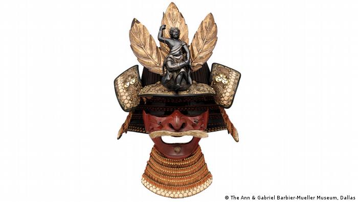 Kunstvoll verzierter Helm eines Samurais (The Ann & Gabriel Barbier-Mueller Museum, Dallas)