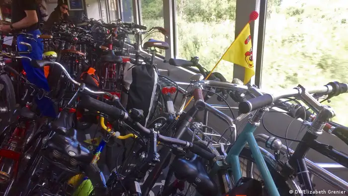 bikes on a train (DW/Elizabeth Grenier)