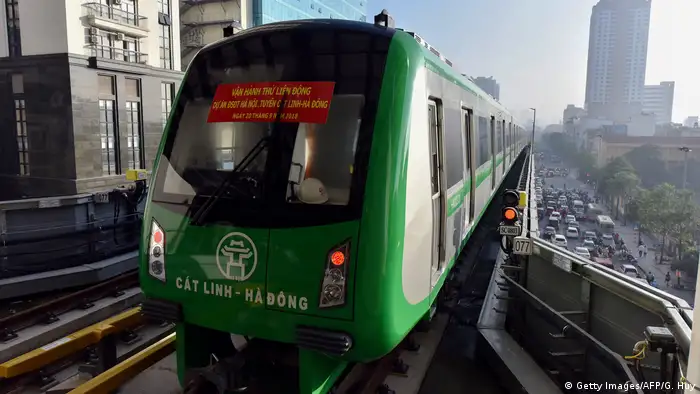 Vietnam Züge made in China in Hanoi