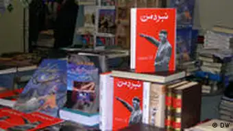 Mein Kampf von Adolf Hitler in Teheraner Buchmesse