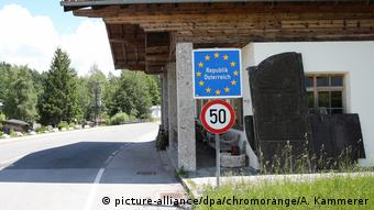 Deutschland Grenzschild Republik Österreich am Grenzübergang Dürrnberg