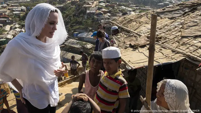 Angelina Jolie besucht Rohingya-Flüchtlinge in Bangladesch. (picture-alliance/dpa/Santiago Escobar-Jaramillo/UNHCR)