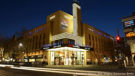 Das Kino Titania Palast in Berlin, Fassade (picture-alliance/Arco Images/Schoening Berlin)