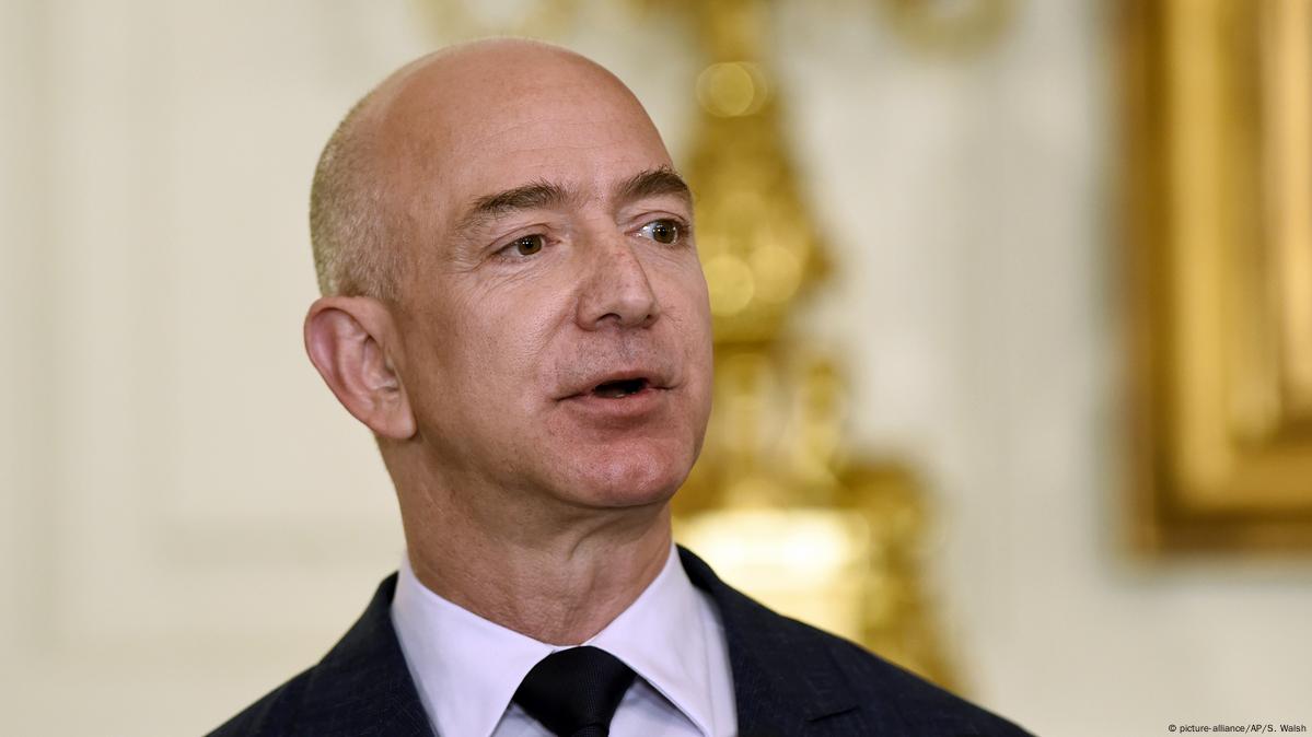 Amazon S Jeff Bezos Accuses National Enquirer Of Blackmail Dw