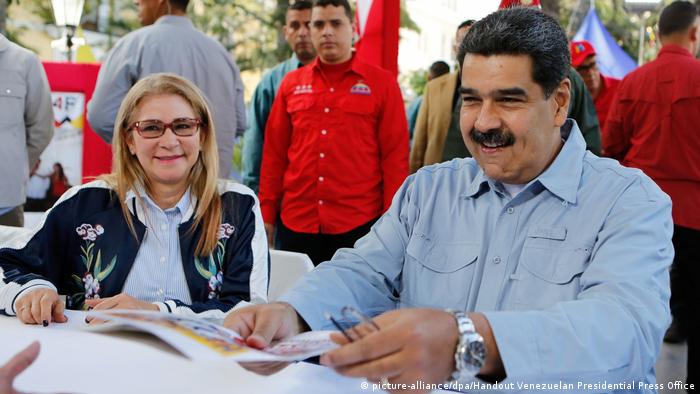 Venezuela Maduro Unterschriftenkampagne in Bolivar
