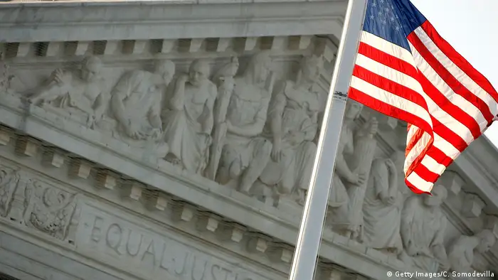 USA Washington Supreme Court mit Flagge (Getty Images/C. Somodevilla)