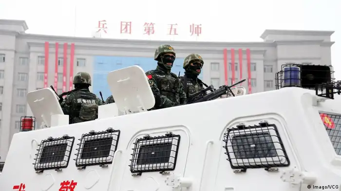 BORTALA CHINA Anti-Terror-Truppen in Xinjiang (Imago/VCG)