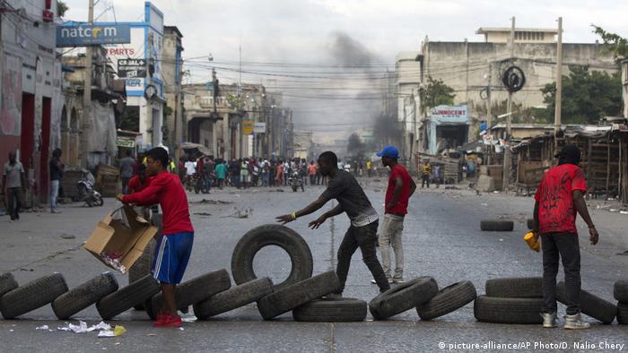 Haiti Proteste in Port-au-Prince (picture-alliance/AP Photo/D. Nalio Chery)