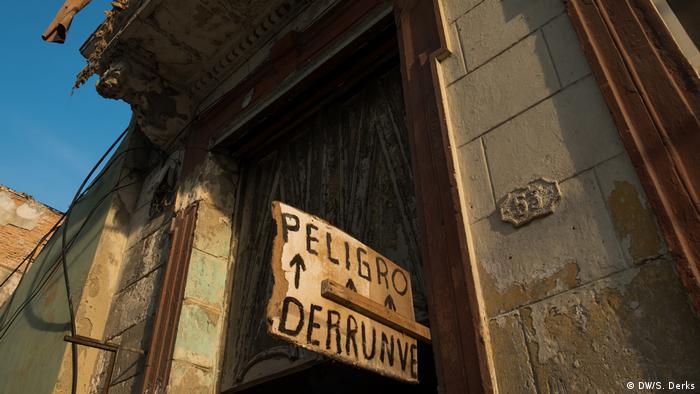 A sign above a house in Havana (DW/S. Derks)