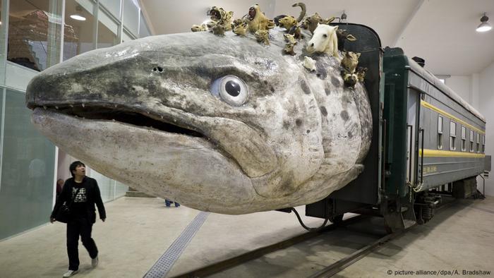 Peking Tang Contemporary Art Huang Yongping Leviathanation. (picture-alliance/dpa/A. Bradshaw)