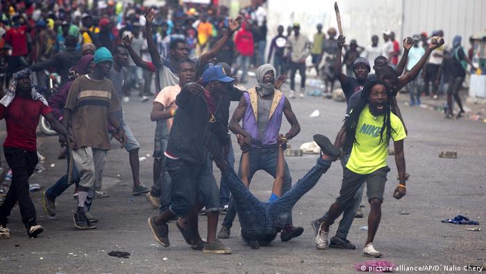 Haiti, Port Au Prince: Ausschreitungen und Proteste (picture-alliance/AP/D. Nalio Chery)