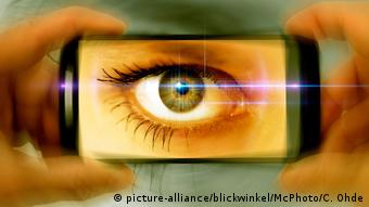 Πολλοί φοβούνται ότι παρακολουθούνται από τις αρχές