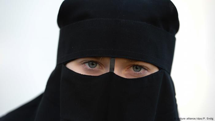 Hamburg Court Rules Against School Niqab And Burqa Ban News Dw 03 02 2020