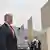 Президент США Дональд Трамп в Сан-Диего осматривает макет стены, которую хочет построить на границе с Мексикой