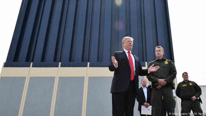 USA - Trump besichtigt Mauer-Prototypen