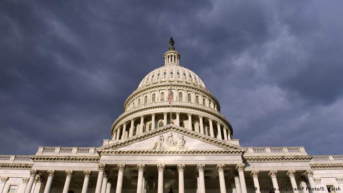 USA Haushalt l Kongress billigt Haushaltskompromiss (picture-alliance/AP Photo/S. Walsh)