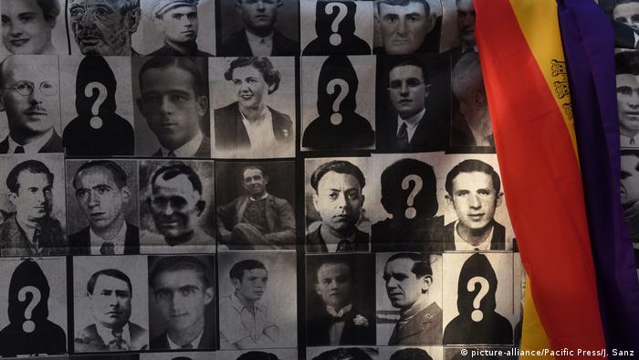 Fotos de desaparecidos durante la dictadura de Francisco Franco, en España.