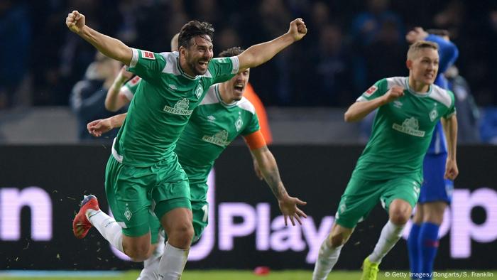 Claudio Pizarro goal celebration (Getty Images/Bongarts/S. Franklin)
