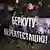 Участники акции протеста в Киеве с плакатом "Беркуту переаттестацию"