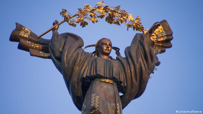 Монумент на Майдані Незалежності в столиці України Києві