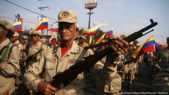 Солдаты Боливарианской национальной милиции Венесуэлы