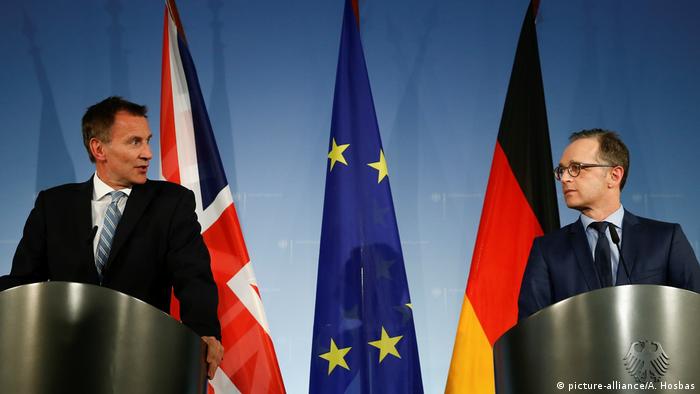 Heiko Maas and Jeremy Hunt at a press conference in Berlin