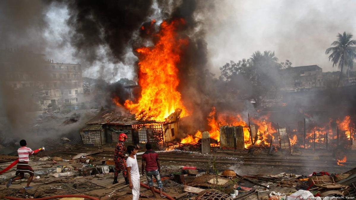 Bir yigit eshakda becerdin oladi u busty tranny doggy uslubi sikiklari esa