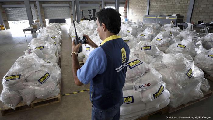 Kolumbien Cucuta - Hilfsgüter (picture-alliance/dpa/AP/F. Vergara)