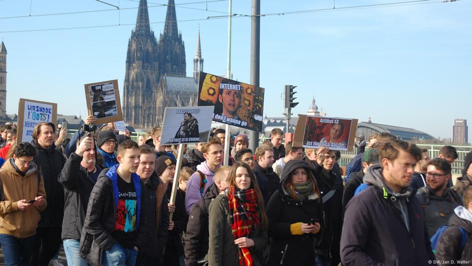 Demo In Koln Echte Menschen Fur Das Internet Deutschland Dw 23 02 19