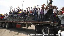 Колумбия распорядилась отвести грузовики с гумпомощью от границ Венесуэлы