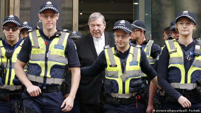 Australien, Melbourne: Kardinal George Pell wegen Kindesmissbrauchs verurteilt (picture-alliance/dpa/D. Pockett)