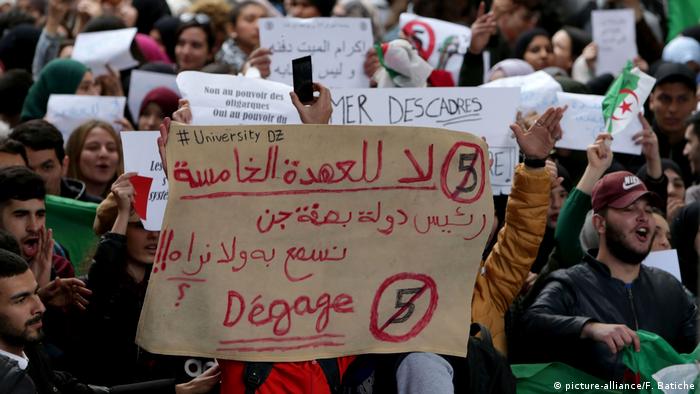 Algerien - Studentenproteste (picture-alliance/F. Batiche)