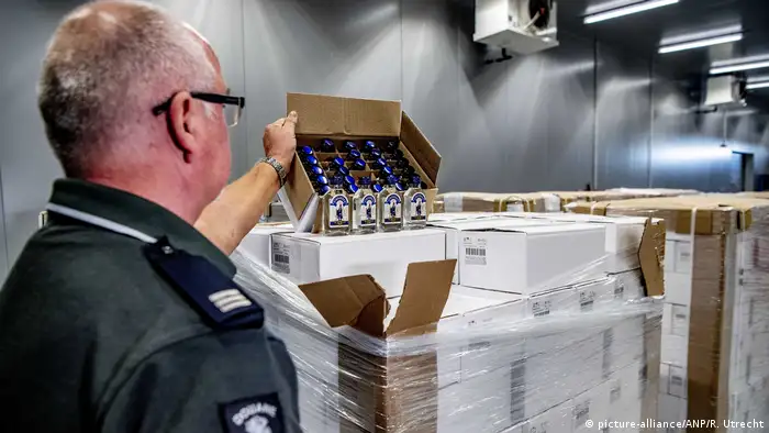 Niederlande Zoll beschlagnahmt 90.000 Flaschen Wodka für Nordkorea