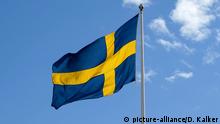 Schweden: Flagge Schwedens in Stockholm.
Foto vom 13. Juli 2017. | Verwendung weltweit