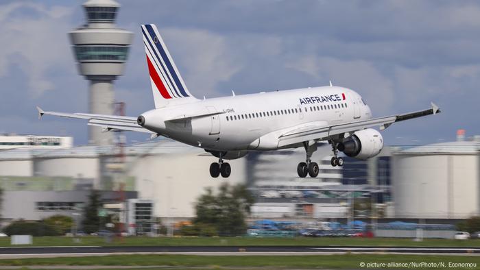Amsterdam - Schiphol Flughafen: Air France Airbus A319-100 bei Landung