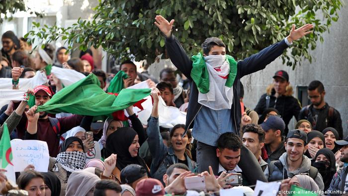 Algerien Proteste gegen die Regierung (picture-alliance/dpa/XinHua)