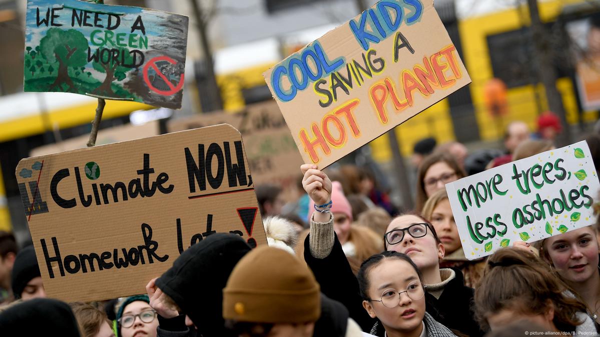 Merkel backs student climate protests – DW – 03/02/2019