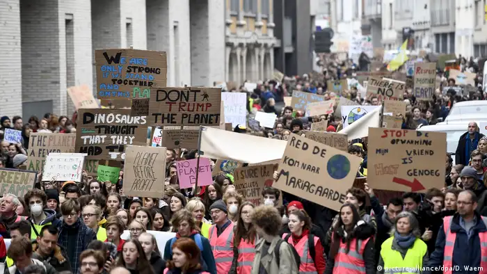 Belgien Demonstration von Studenten für den Klimaschutz in Antwerpen (picture-alliance/dpa/D. Waem)