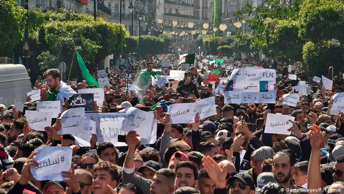 Algerien Demonstration (Getty Images/R. Kramdi)