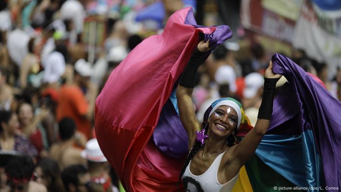 Rio De Janeiro Kicks Off Carnival With Flashy Response To Jair Bolsonaro News Dw 02 03 19