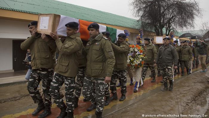Indien Kaschmir Beisetzung CRPF Polizisten in Srinagar