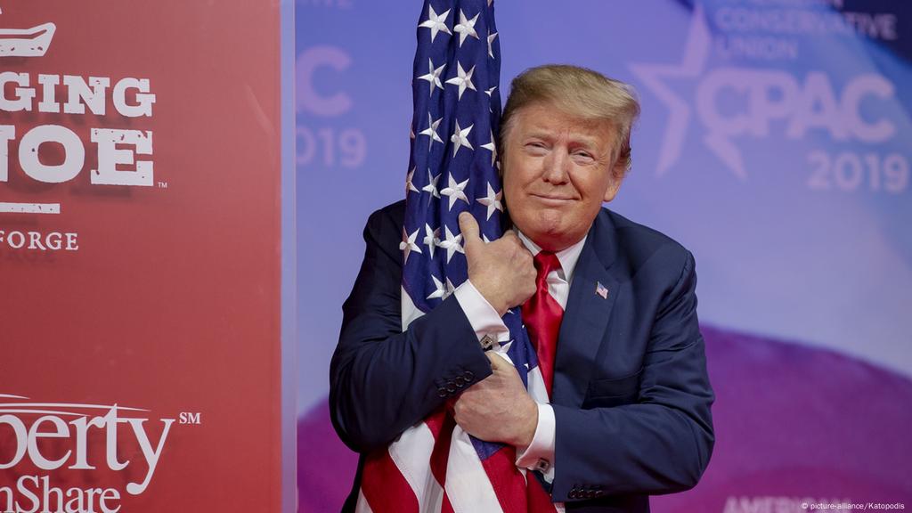 Die Us Flagge Kein Gewohnliches Stuck Stoff Amerika Die Aktuellsten Nachrichten Und Informationen Dw 26 07 2019