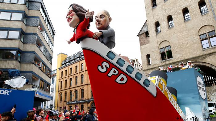 Cologne Carnival float: SPD politicians of a sinking ship (Reuters/T. Schmuelgen)